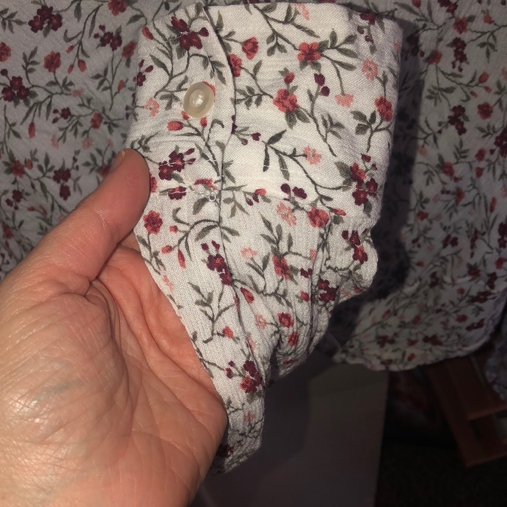 Hollister long sleeve floral top - Picture 6 of 7